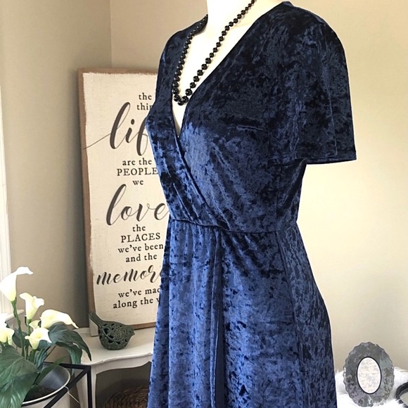 🌟🌟🌟SOLD🌟🌟🌟🎶 SHE WORE BLUE VELVET 🎶 L.A. HEARTS velvet dress Beautiful W - Picture 4 of 16